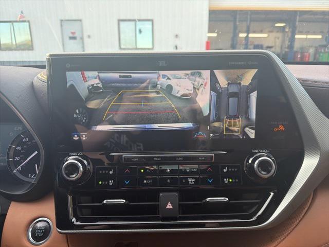 used 2020 Toyota Highlander car, priced at $32,874