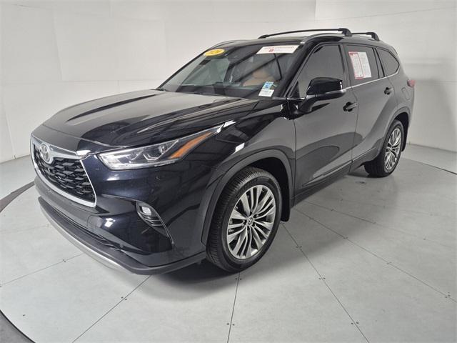 used 2020 Toyota Highlander car, priced at $33,902