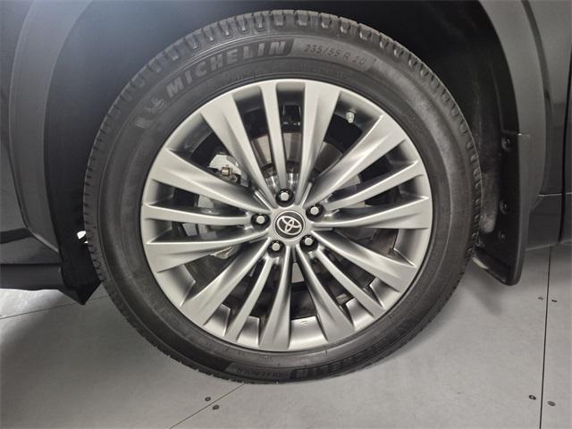 used 2020 Toyota Highlander car, priced at $33,902