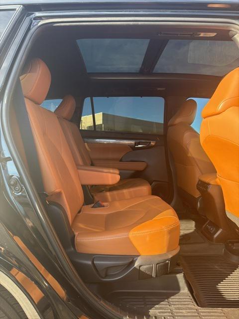 used 2020 Toyota Highlander car, priced at $32,874