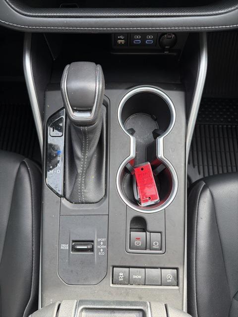 used 2022 Toyota Highlander car, priced at $34,874