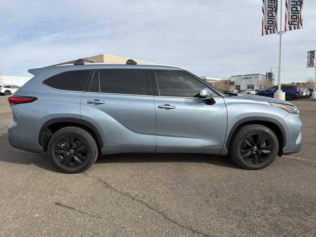 used 2022 Toyota Highlander car, priced at $34,874