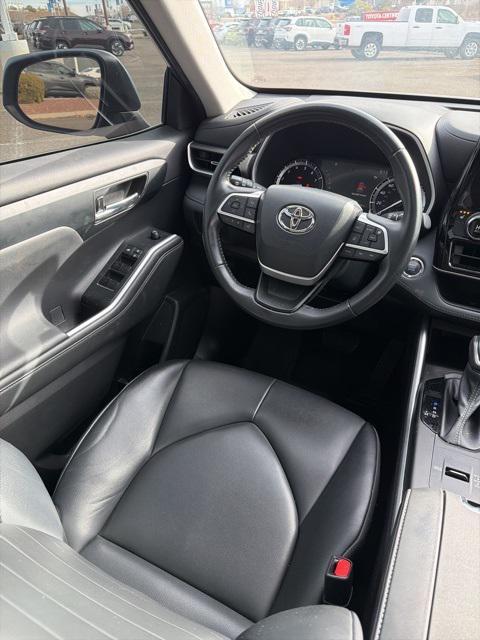used 2022 Toyota Highlander car, priced at $34,874