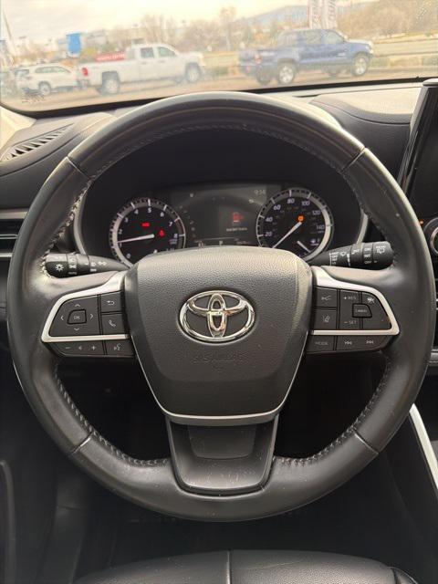 used 2022 Toyota Highlander car, priced at $34,874