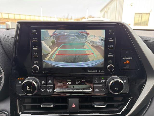 used 2022 Toyota Highlander car, priced at $34,874