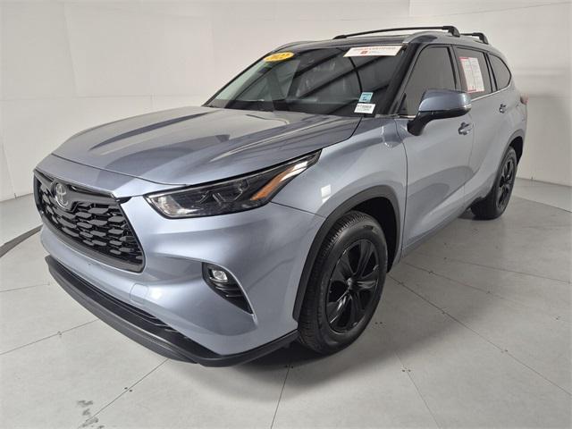 used 2022 Toyota Highlander car, priced at $34,491