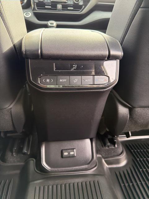 used 2022 Toyota Highlander car, priced at $34,874