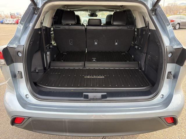 used 2022 Toyota Highlander car, priced at $34,874