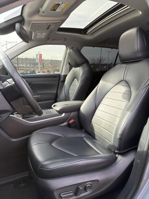 used 2022 Toyota Highlander car, priced at $34,874