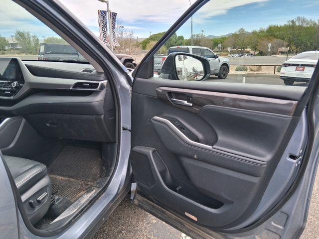 used 2021 Toyota Highlander car, priced at $36,874