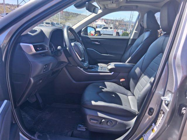 used 2025 Toyota Highlander car, priced at $44,874