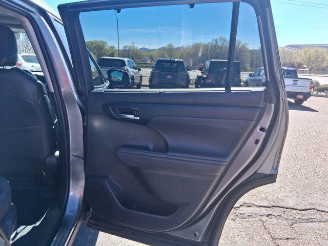 used 2025 Toyota Highlander car, priced at $44,874