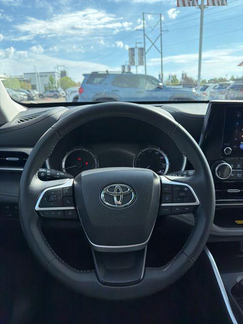 used 2025 Toyota Highlander car, priced at $43,874