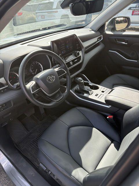 used 2025 Toyota Highlander car, priced at $43,874