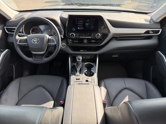 used 2025 Toyota Highlander car, priced at $43,874