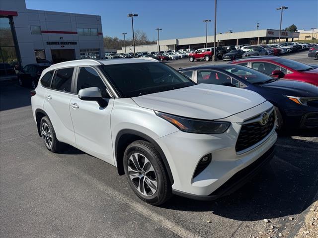 used 2023 Toyota Highlander car, priced at $40,999
