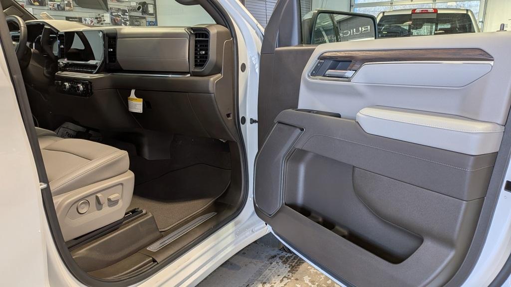 used 2025 GMC Sierra 1500 car, priced at $51,998