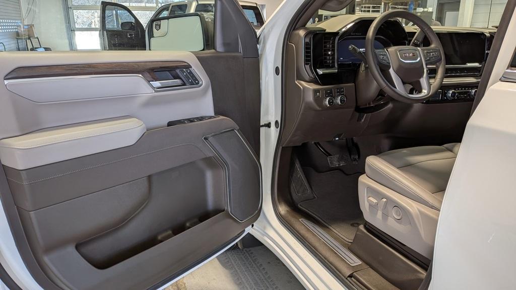 used 2025 GMC Sierra 1500 car, priced at $51,998