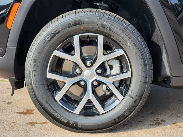 new 2025 Jeep Grand Cherokee car, priced at $47,182