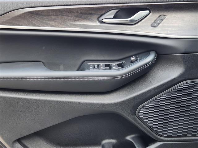 new 2025 Jeep Grand Cherokee car, priced at $47,182