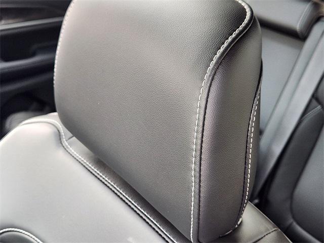 new 2025 Jeep Grand Cherokee car, priced at $47,182