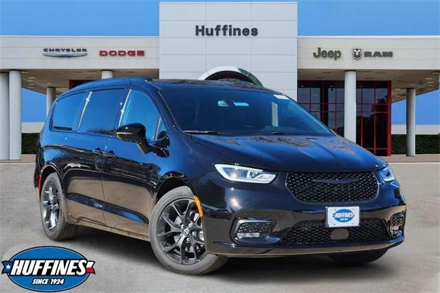 new 2026 Chrysler Pacifica car, priced at $54,085
