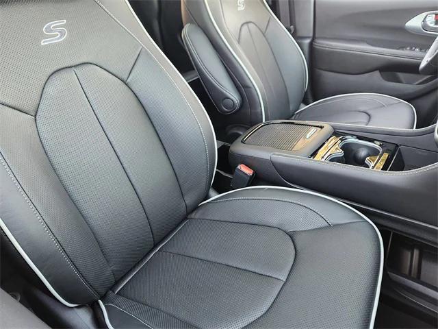 new 2026 Chrysler Pacifica car, priced at $54,085
