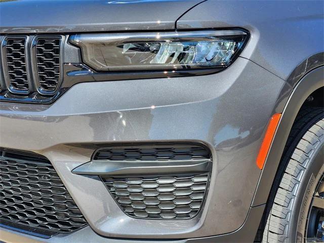 new 2025 Jeep Grand Cherokee car, priced at $44,637