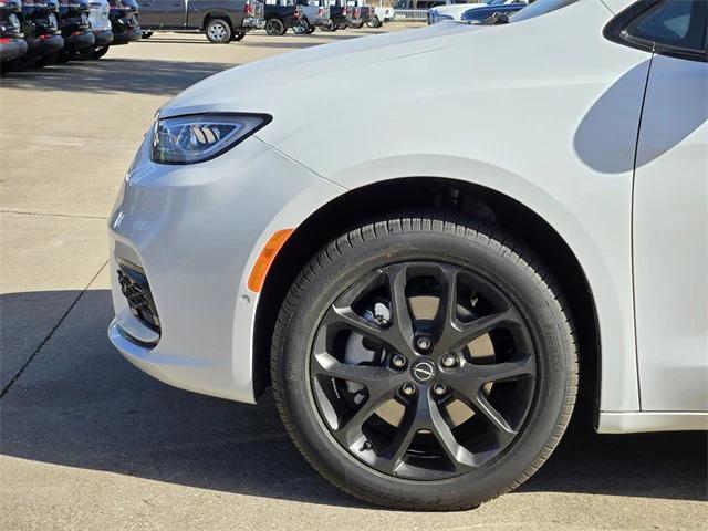 new 2026 Chrysler Pacifica car, priced at $57,430