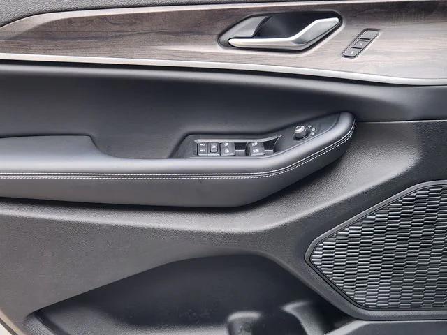 new 2025 Jeep Grand Cherokee car, priced at $44,595