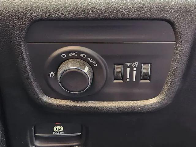 used 2025 Jeep Grand Cherokee car, priced at $28,997