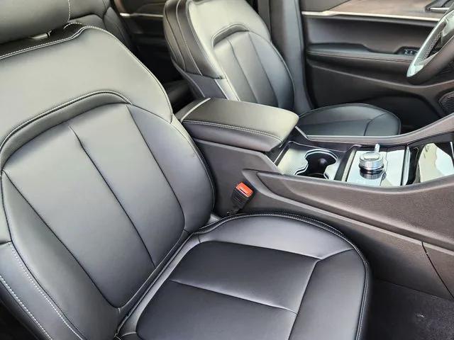 new 2025 Jeep Grand Cherokee L car, priced at $40,766