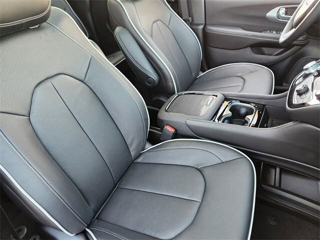new 2026 Chrysler Pacifica car, priced at $51,095
