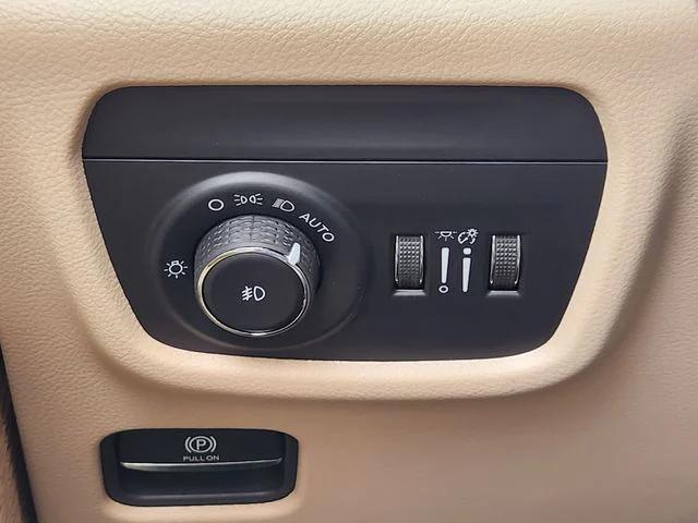 new 2025 Jeep Grand Cherokee car, priced at $42,337