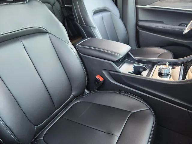 new 2025 Jeep Grand Cherokee car, priced at $48,813