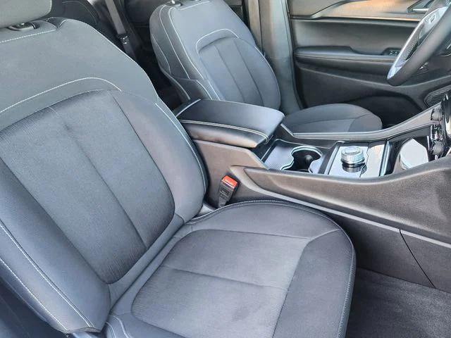 used 2025 Jeep Grand Cherokee car, priced at $29,989