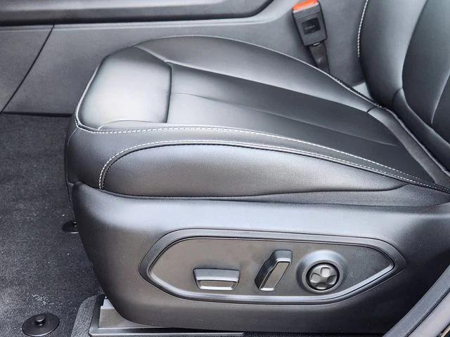 new 2025 Jeep Grand Cherokee L car, priced at $39,517