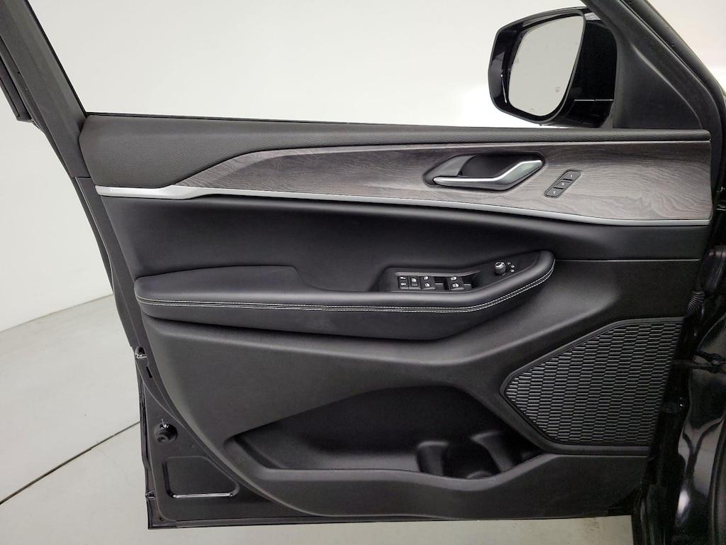 used 2023 Jeep Grand Cherokee car, priced at $33,998