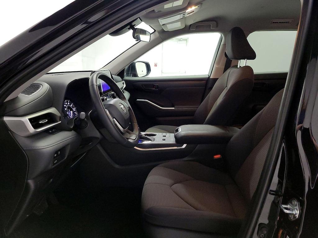 used 2025 Toyota Highlander car, priced at $33,998