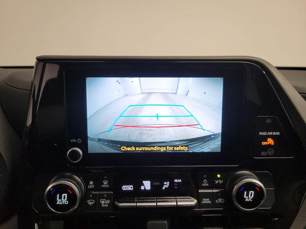 used 2025 Toyota Highlander car, priced at $33,998