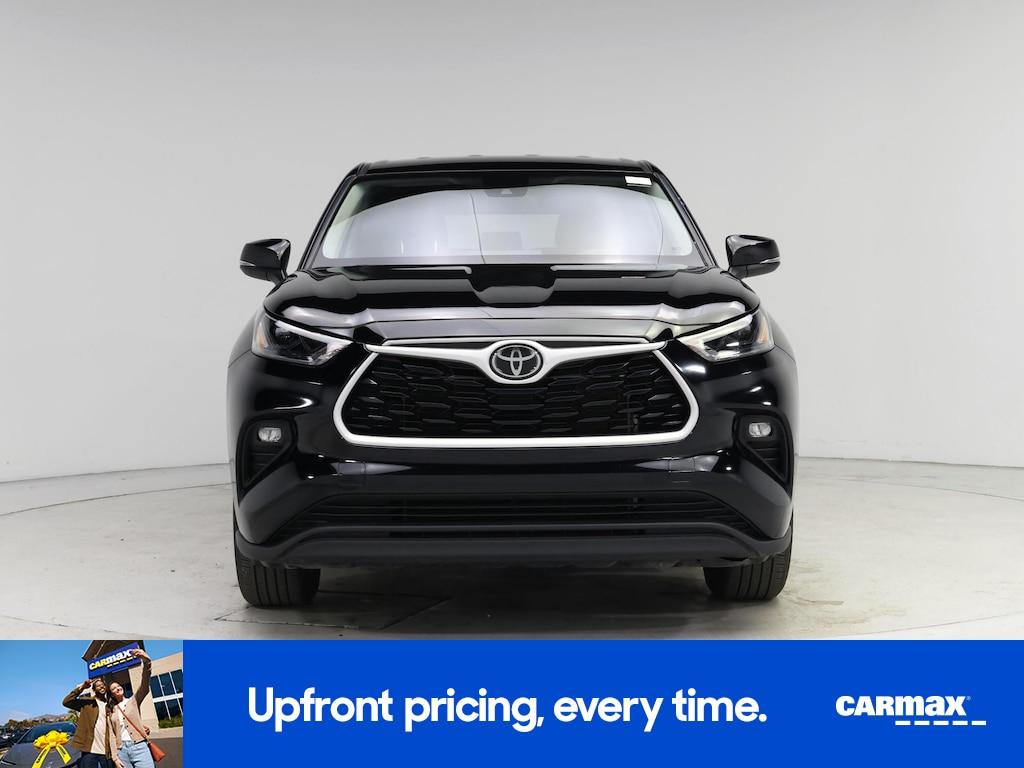 used 2025 Toyota Highlander car, priced at $33,998