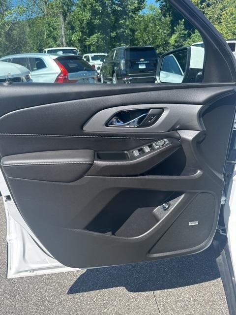 used 2023 Chevrolet Traverse car, priced at $29,932