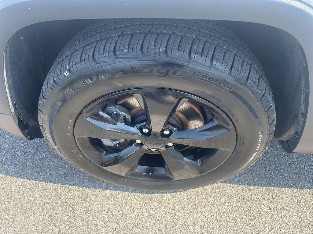 used 2018 Jeep Cherokee car, priced at $10,995