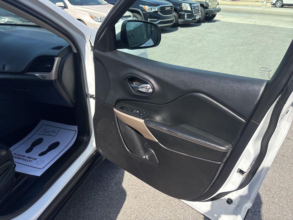 used 2018 Jeep Cherokee car, priced at $10,995