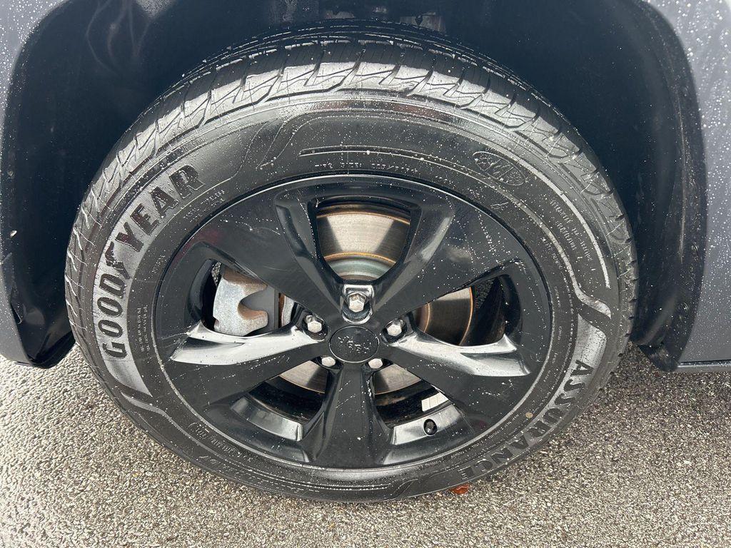 used 2016 Jeep Cherokee car, priced at $10,495