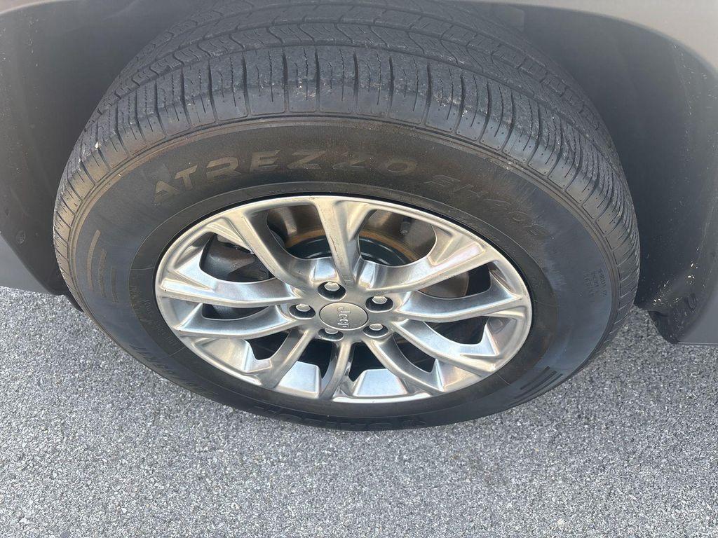 used 2019 Jeep Cherokee car, priced at $12,995