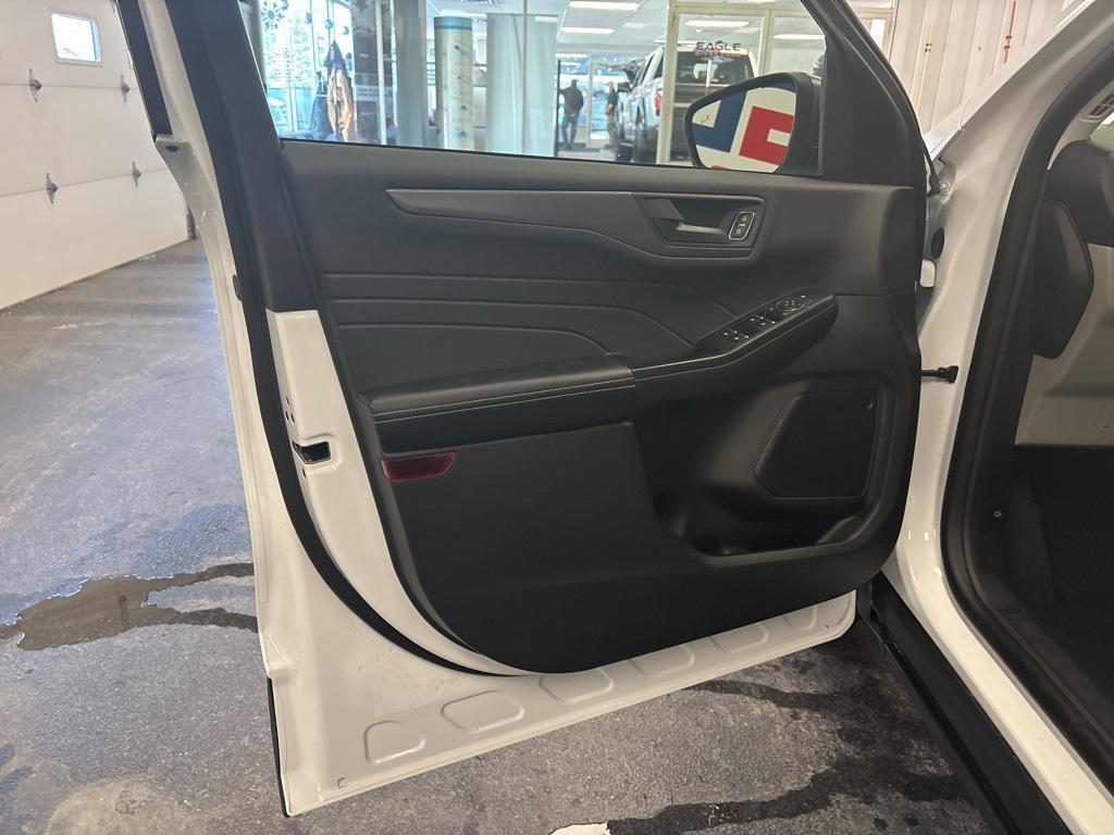 new 2025 Ford Escape car, priced at $26,990