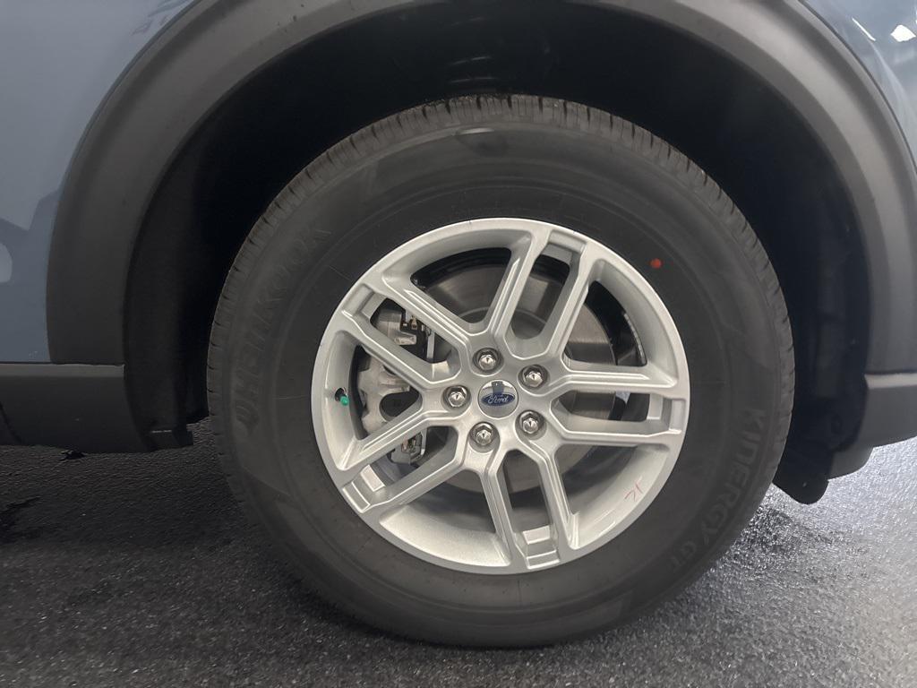 new 2025 Ford Explorer car, priced at $40,990