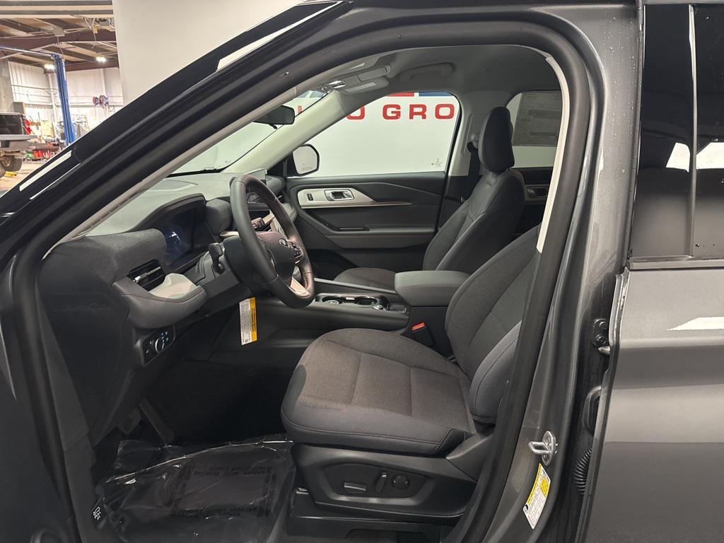 new 2025 Ford Explorer car, priced at $38,990
