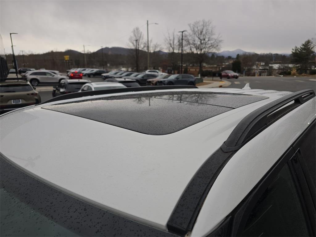 used 2022 Ford Explorer car, priced at $37,304